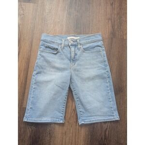 Levis Bermuda Shorts Womens 26 Light Wash Stretchy Shaping Mid Rise‎ 10 inch